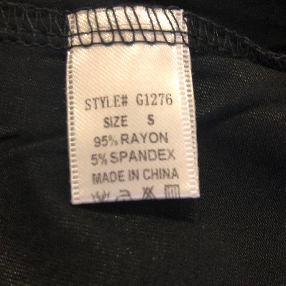 *ONE Left Bear Dance | Mama Shark Graphic Tank Top - Picture 8 of 8